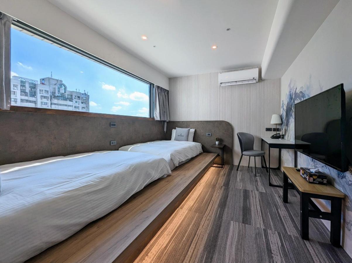 K Hotel - Yizhong Taichung Extérieur photo
