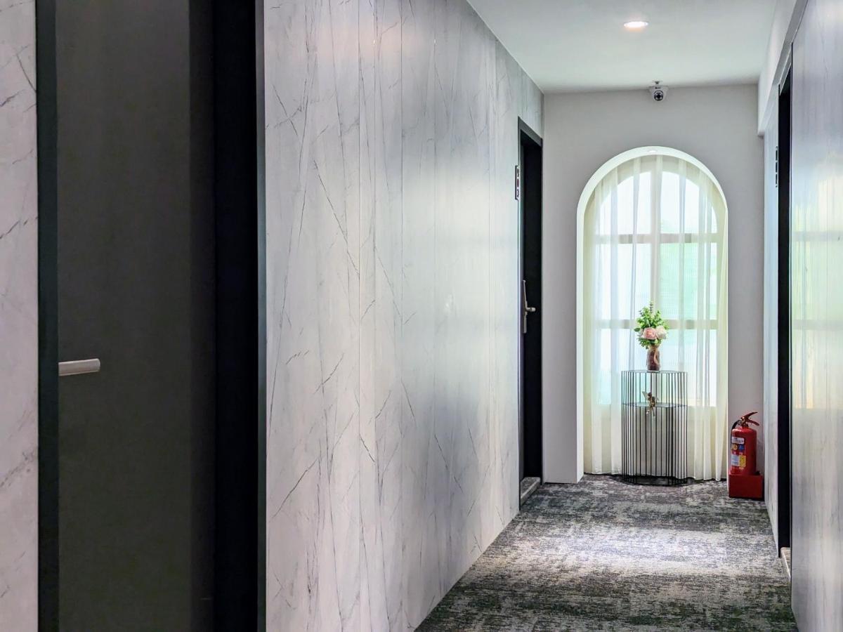 K Hotel - Yizhong Taichung Extérieur photo
